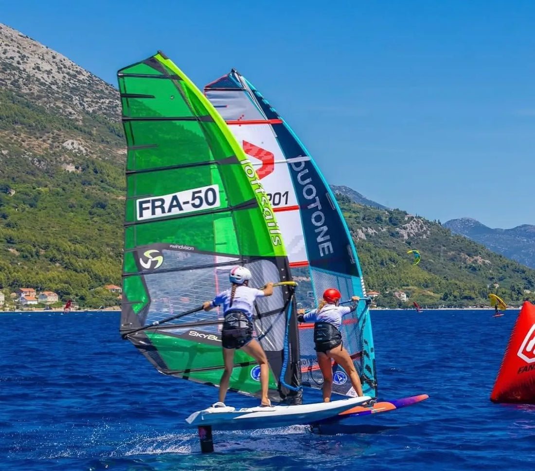 Jour-1-du-Championnat-d-Europe-de-Windfoil-2024-Abel-et-Éléonore-Lambeaux-au-Top alohasurfwear