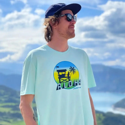 Image d'un T-shirt Homme surfwear  vert d'eau avec le logo Malibu de la marque alohasurfwear